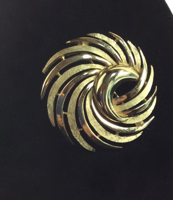 Crown TRIFARI Abstract Swirl Brooch | Crescent Mo… - image 1