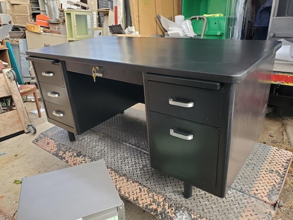 Tanker desk outlet