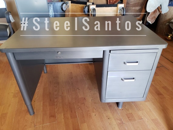 Single pedestal steel desk deals