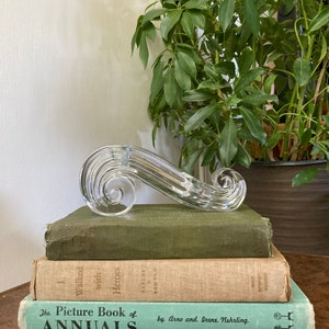 Glass wave double candle holder