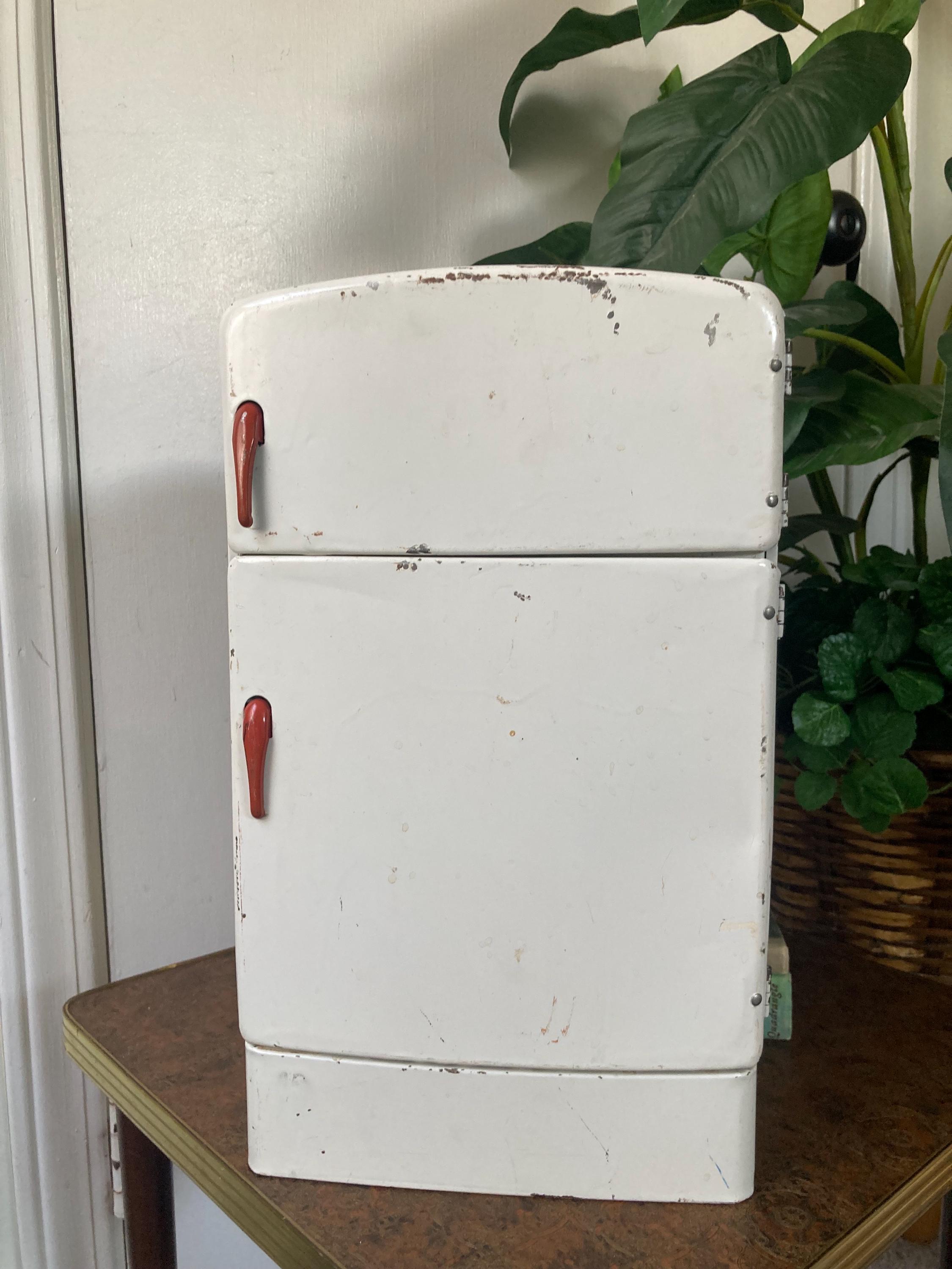 Vintage Wolverine Metal Refrigerator Toy - Etsy