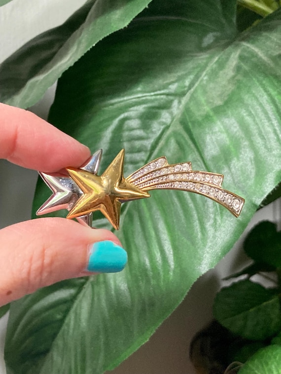 Shooting star brooch