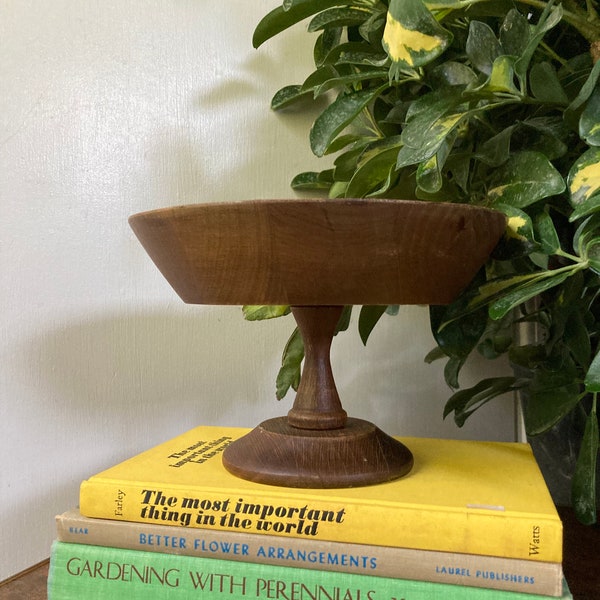 Wood pedestal bowl