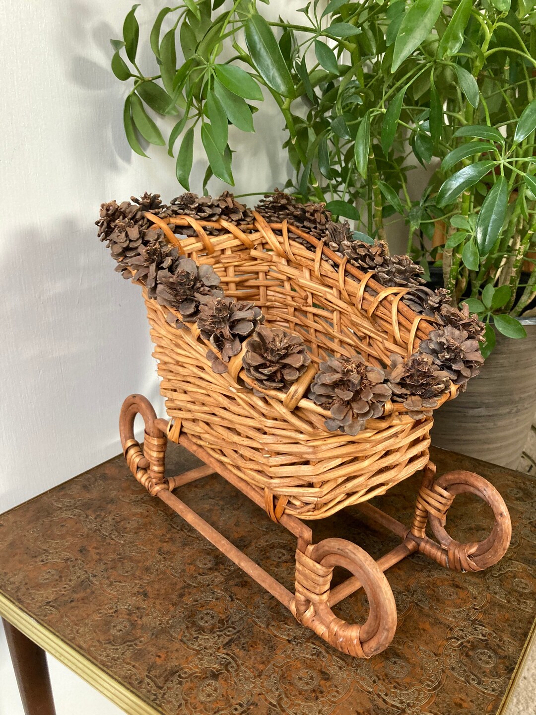 Sleigh basket with pine cones Etsy 日本