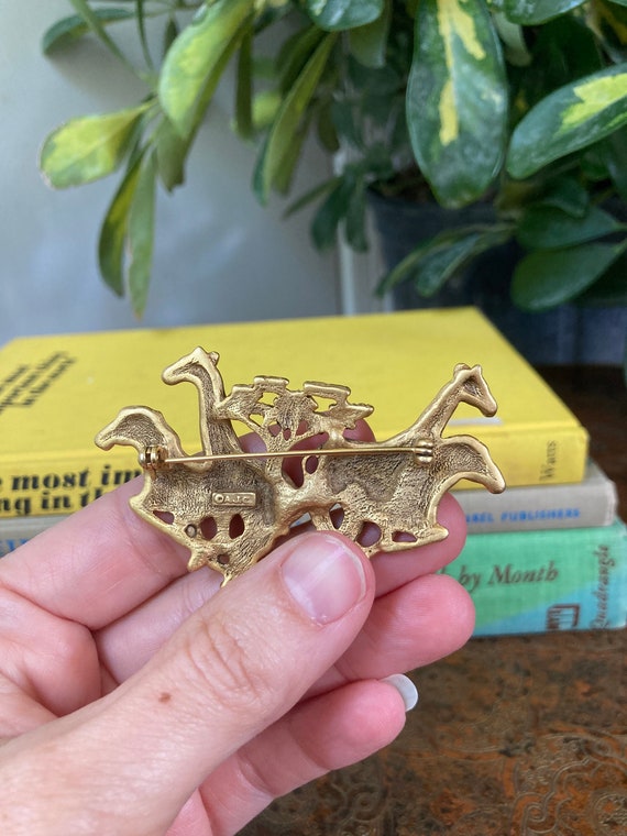 gold giraffes and zebras pin - image 3