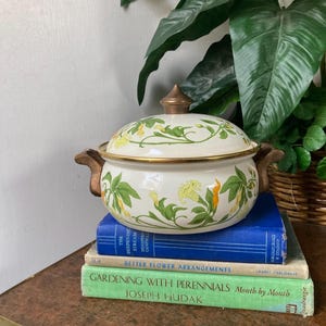 Asta floral enamel pot with lid