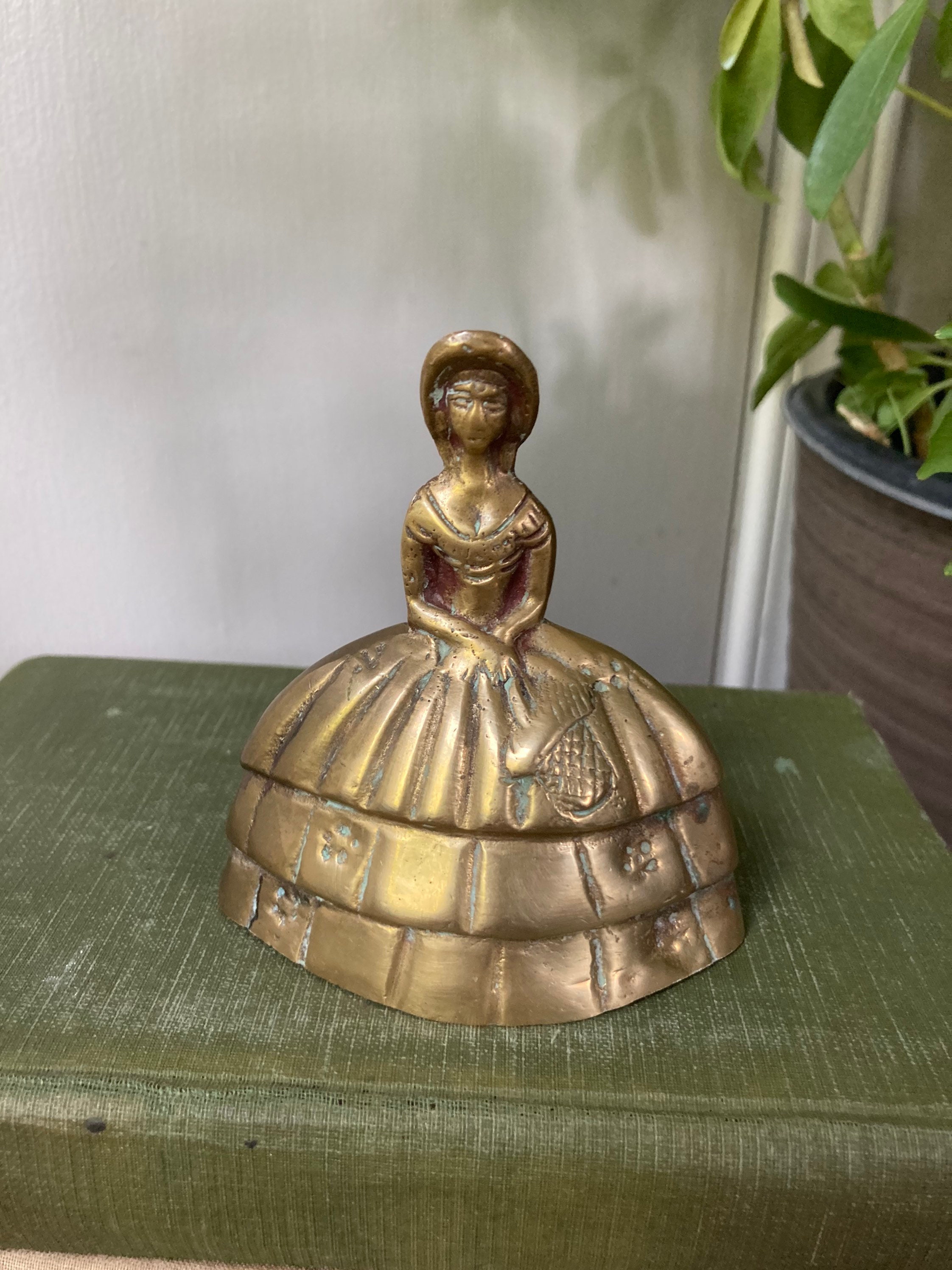 England vintage】Victoria Lady Brass Hand Bell イギリス