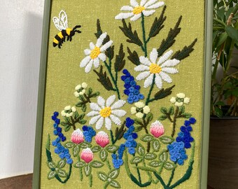 Vintage bee and flowers crewel