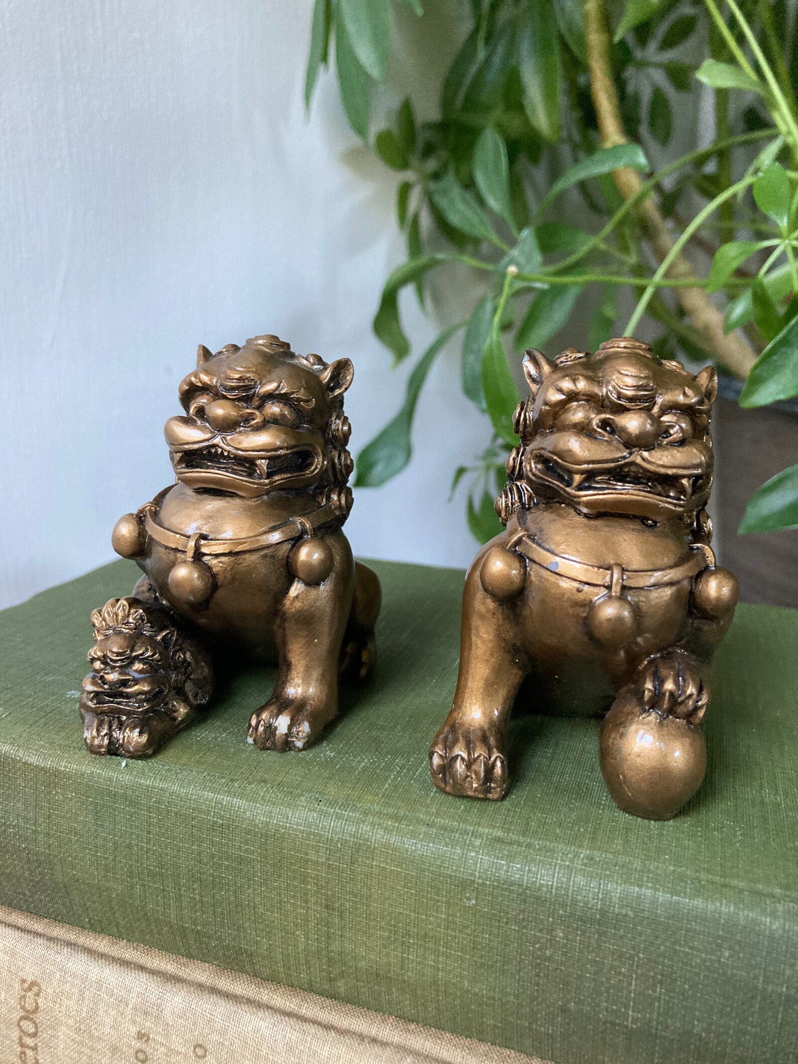 resin foo dogs