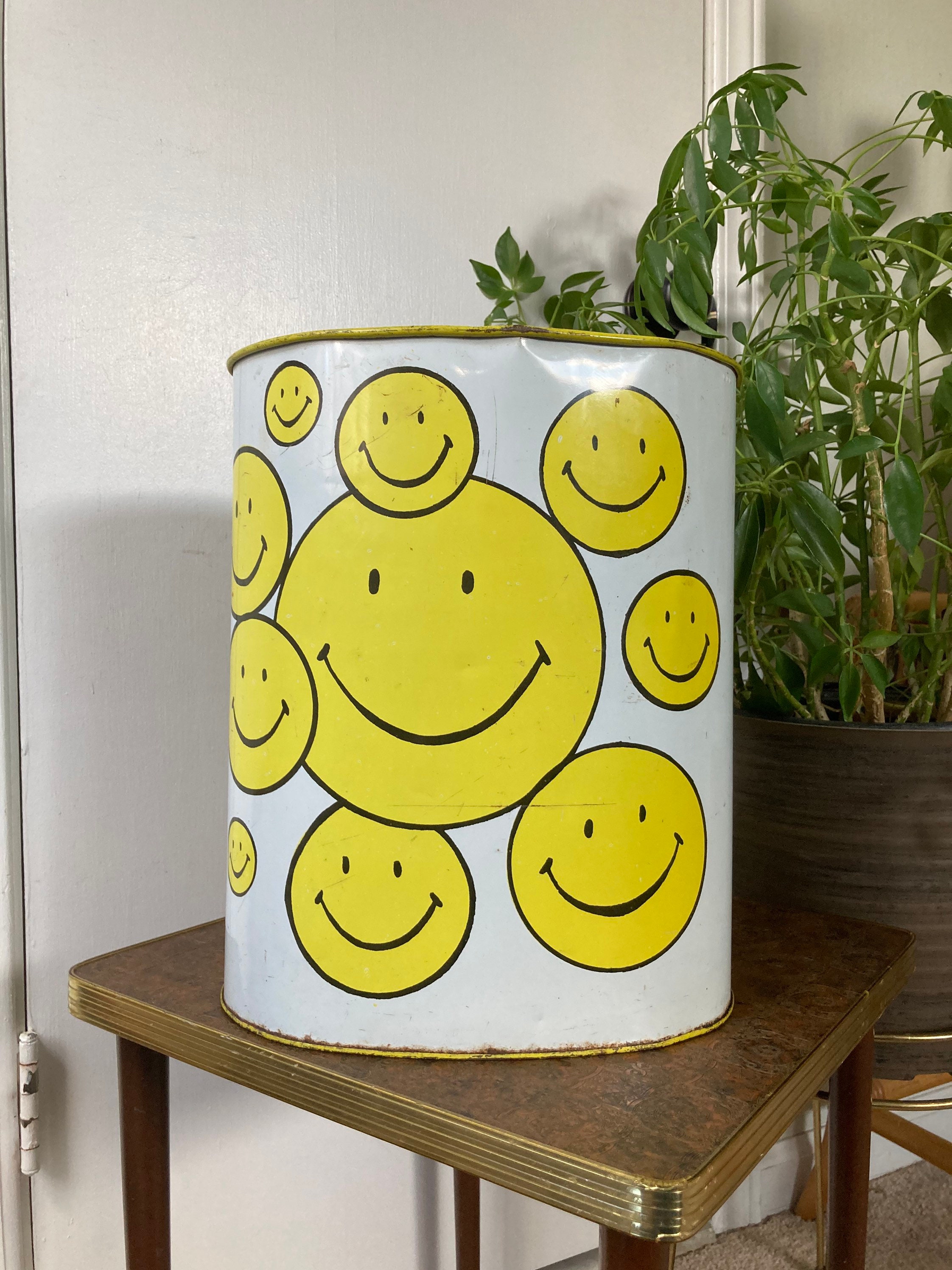 Aggregate 121+ dustbin decoration ideas best seven.edu.vn