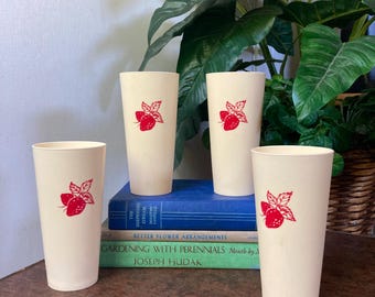 Vintage plastic strawberry cups.  B7208