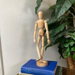 Wooden posable art figure