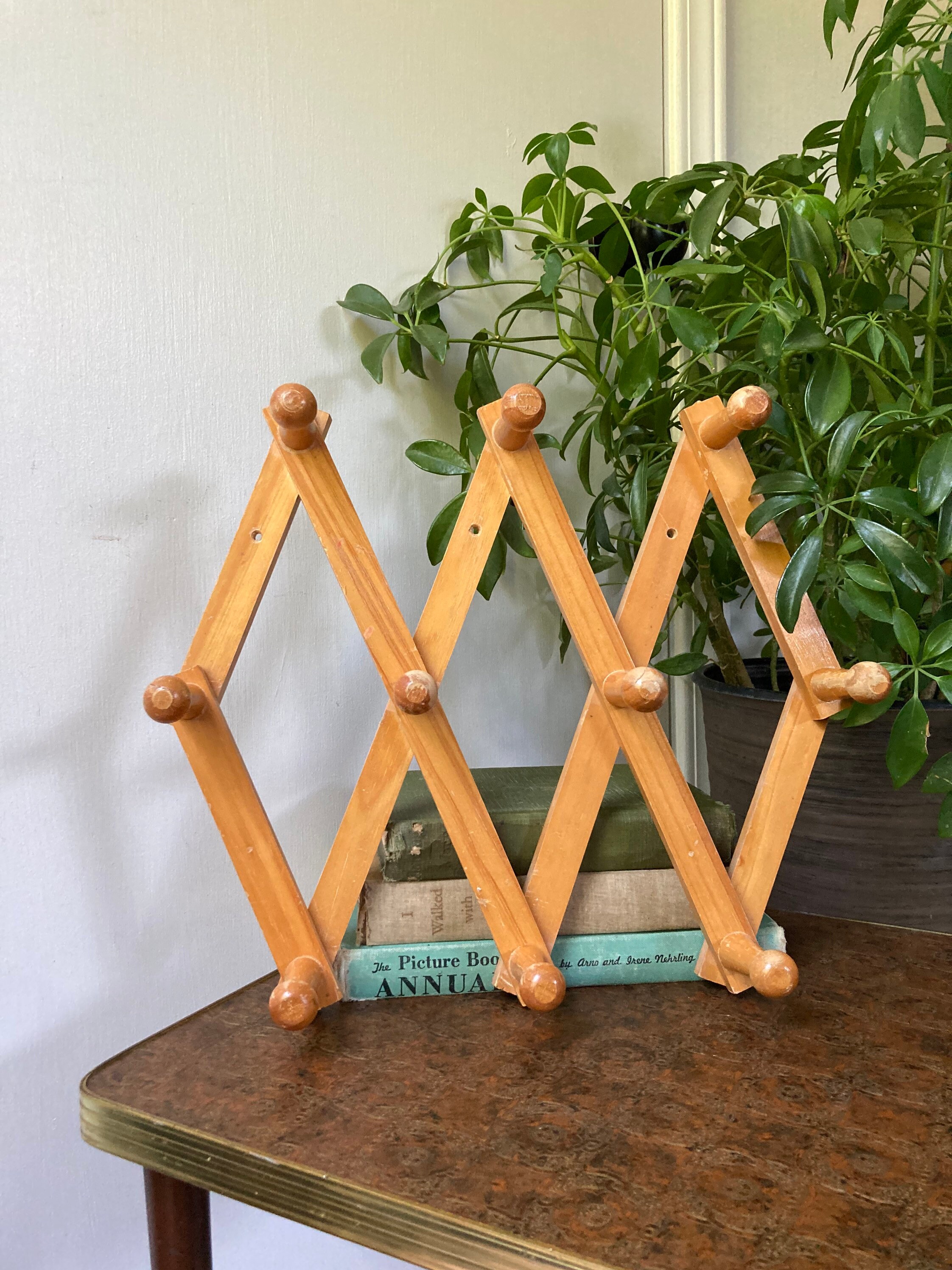 Accordion peg 2024 rack ikea