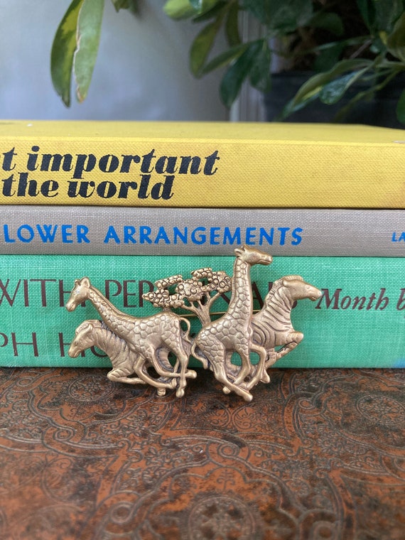 gold giraffes and zebras pin - image 1