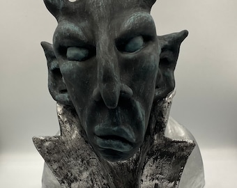 Sculpture buste de créature sombre, portrait en céramique d'argile terre cuite