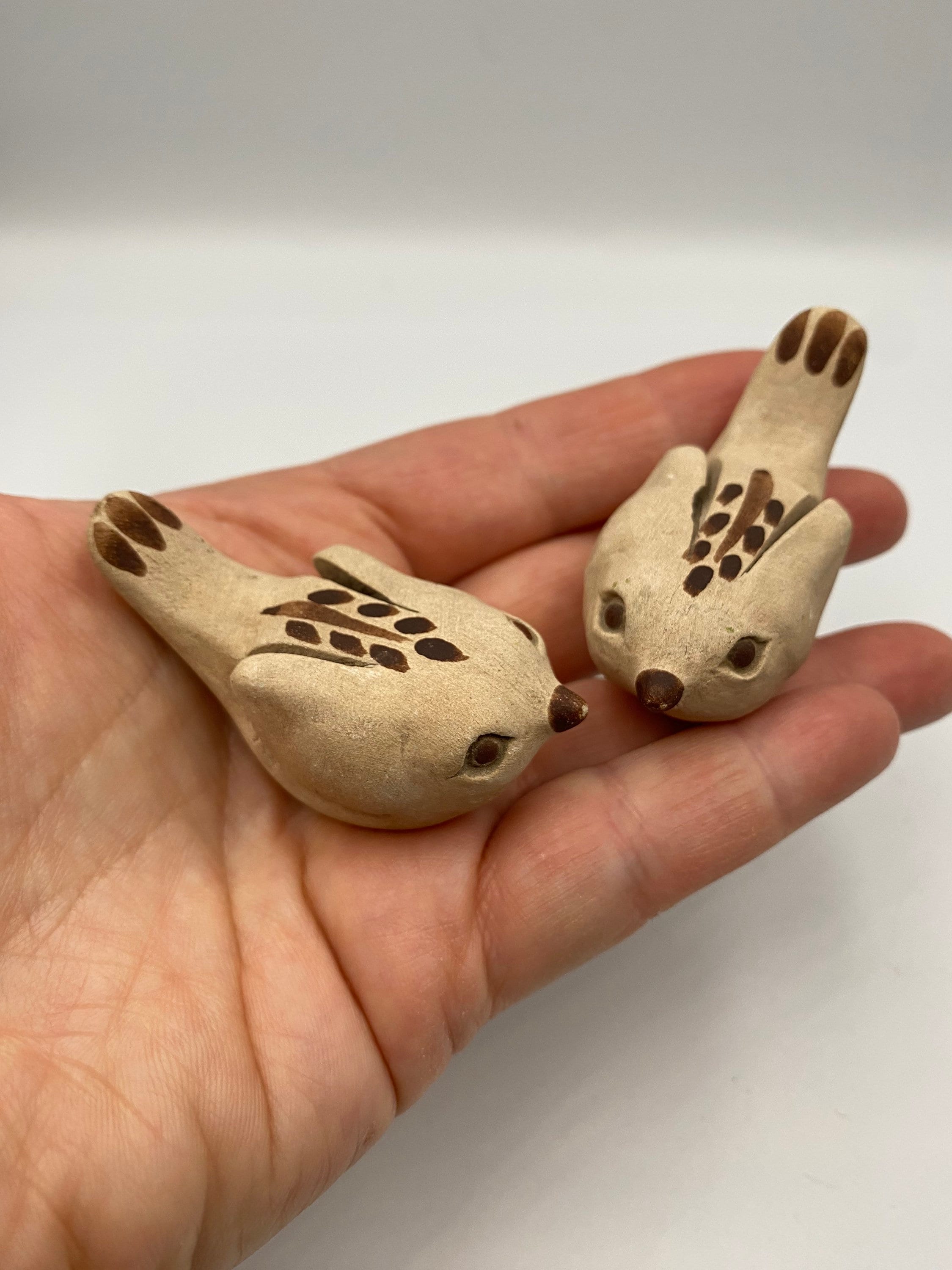 手作りの小さな陶器の鳥の置物2体セット、1970年代のアンティーク品