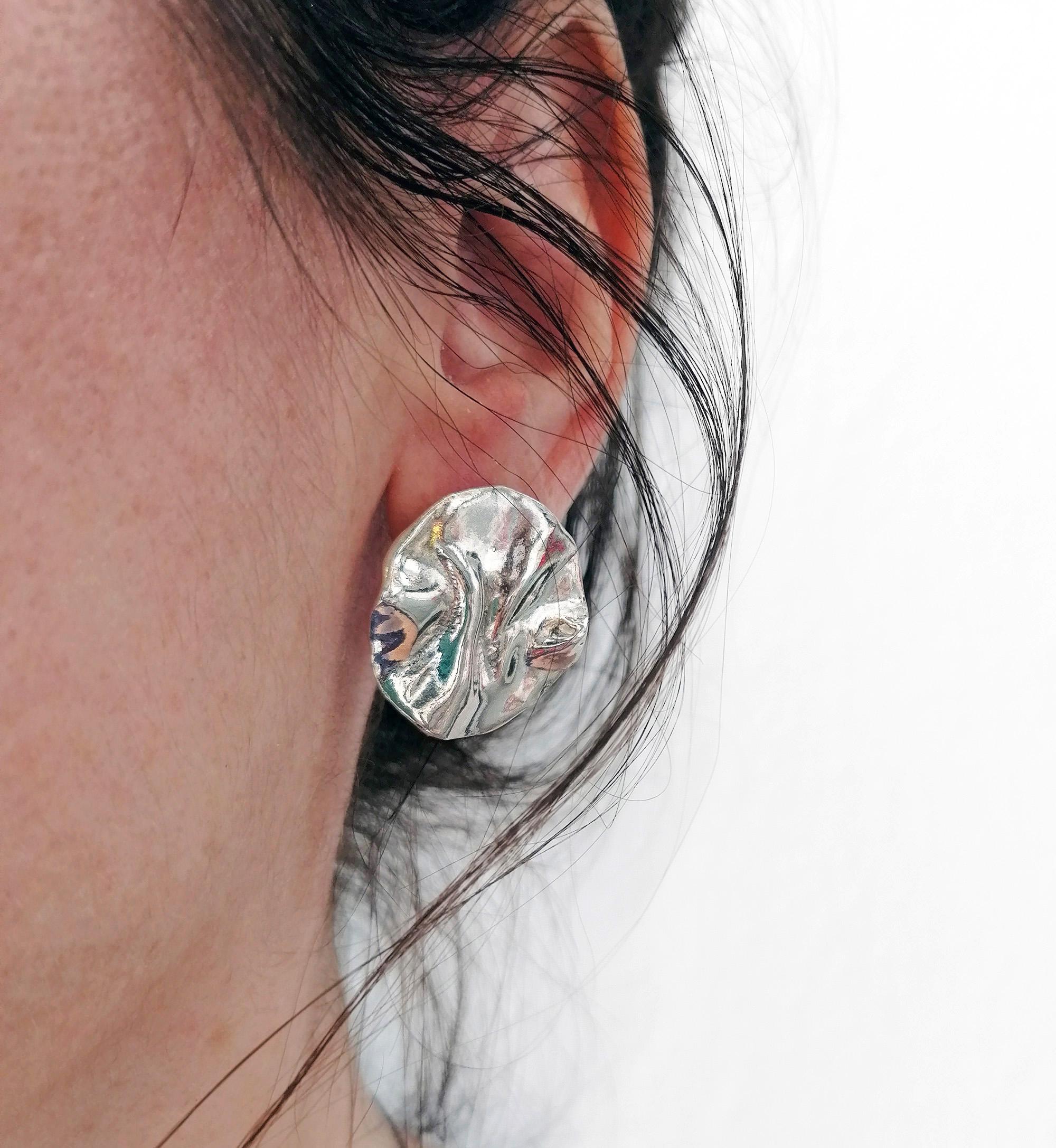boucles d'oreilles contemporaines en cuir argent texturé serpent