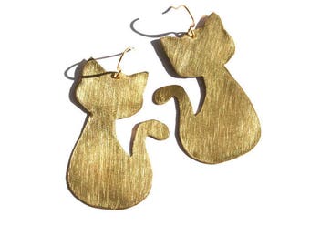 Gold kitten dangle earrings made of brass, cute cat earrings, animal earrings