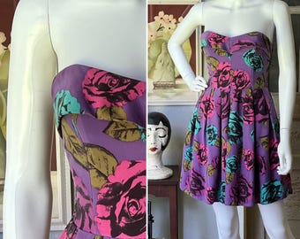 Sukienka z jedwabiu Betsey Johnson w stylu pop-art z nadrukiem róż w stylu vintage z 2000 roku