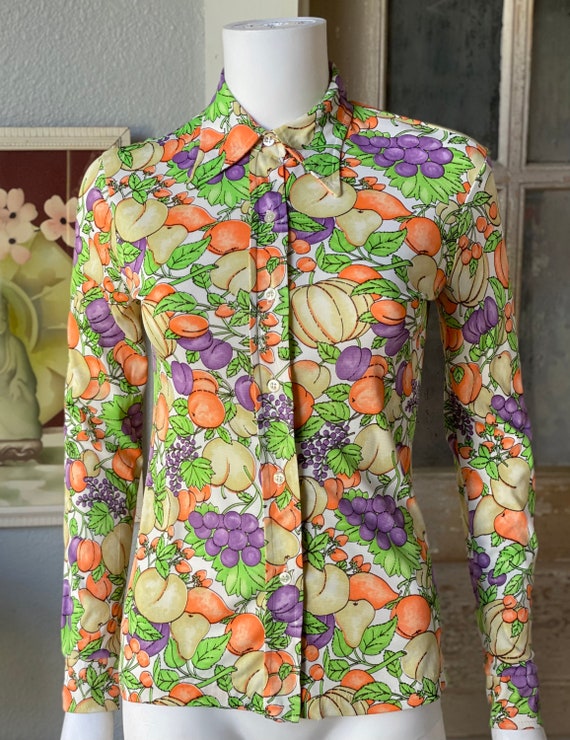 Vintage 1970s dagger collar novelty fruit print t… - image 2