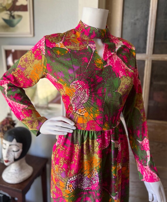 1960’s Vintage Psychedelic Floral Dress - image 7