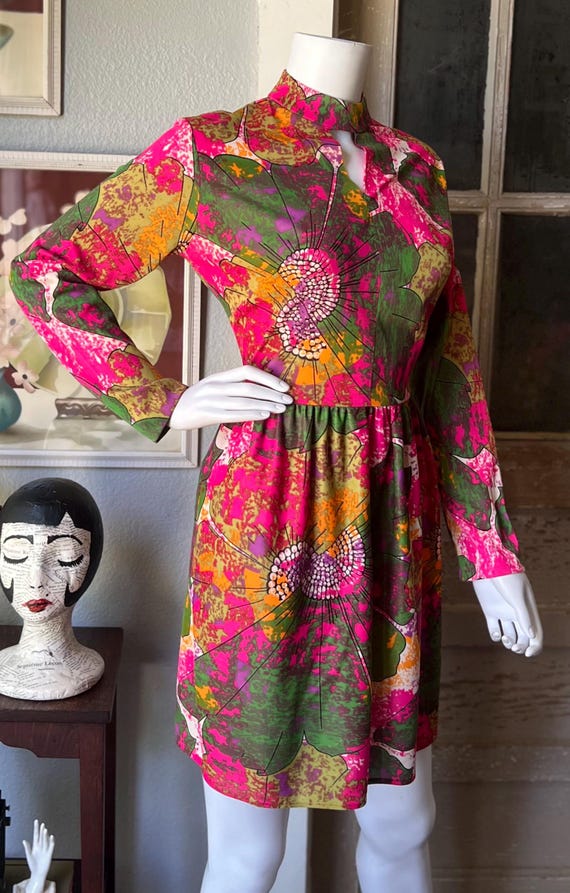 1960’s Vintage Psychedelic Floral Dress - image 6