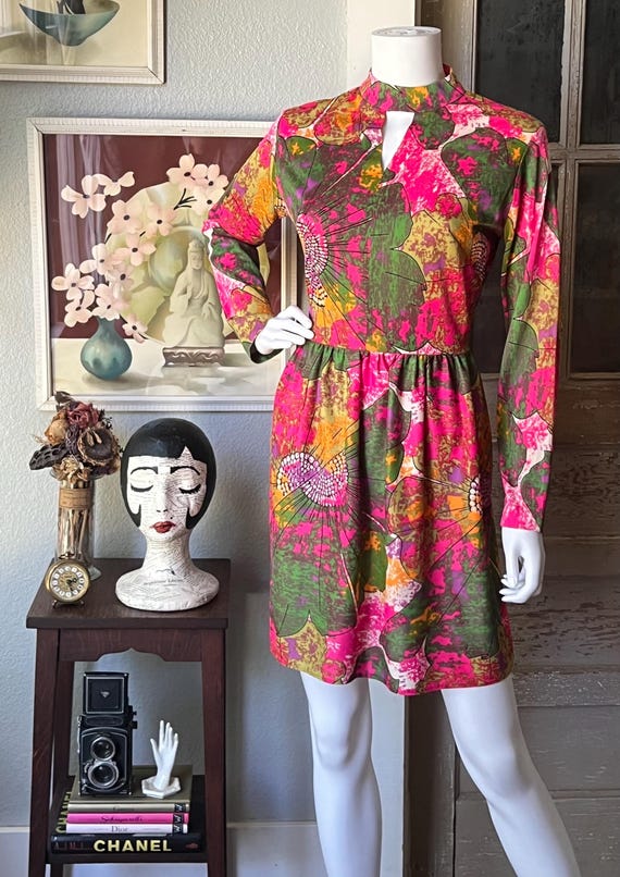 1960’s Vintage Psychedelic Floral Dress - image 2
