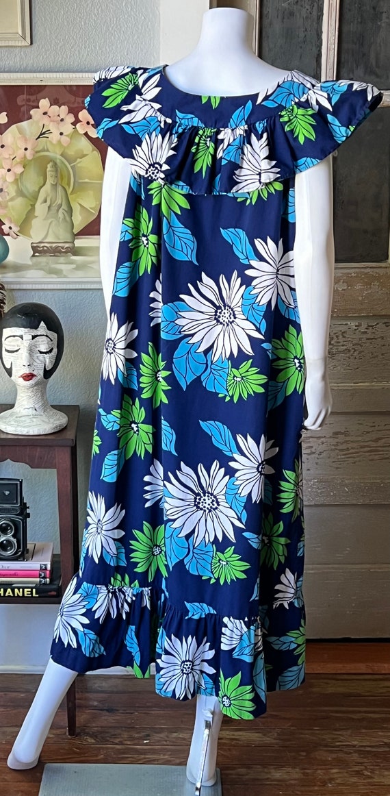 1970’s Vintage Large Floral Hawaii Tent Dress - image 6