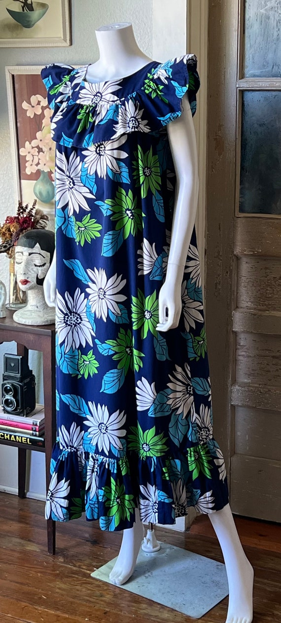 1970’s Vintage Large Floral Hawaii Tent Dress - image 4