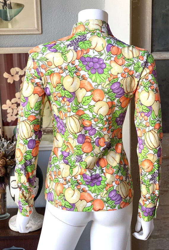 Vintage 1970s dagger collar novelty fruit print t… - image 6