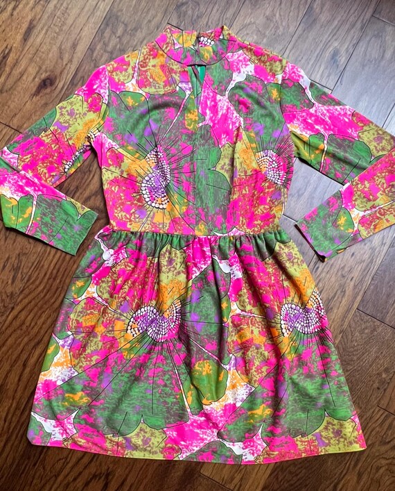 1960’s Vintage Psychedelic Floral Dress - image 9