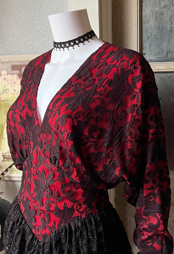 1980’s Vintage Romantic Goth Red and Black Lace D… - image 5