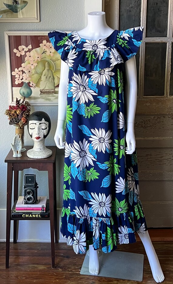 1970’s Vintage Large Floral Hawaii Tent Dress - image 2