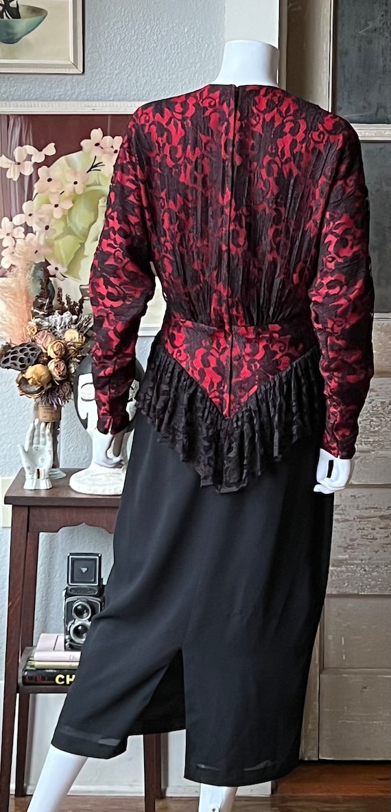 1980’s Vintage Romantic Goth Red and Black Lace D… - image 7