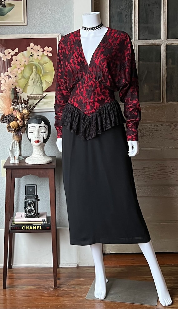 1980’s Vintage Romantic Goth Red and Black Lace D… - image 2