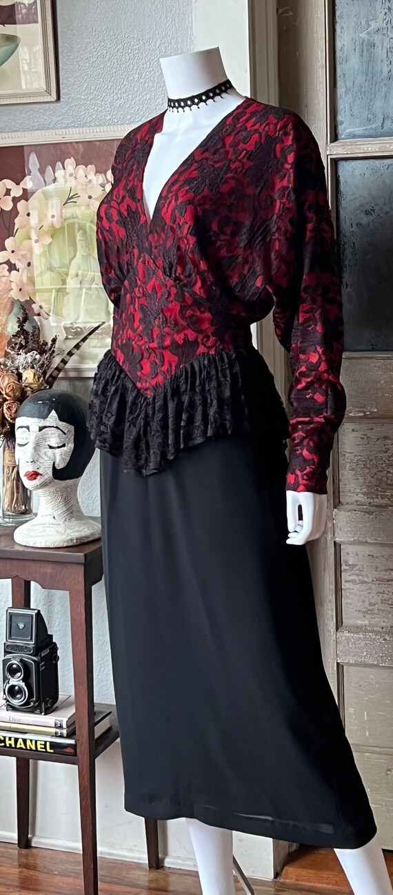 1980’s Vintage Romantic Goth Red and Black Lace D… - image 4