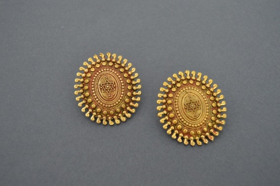 gold ear tops