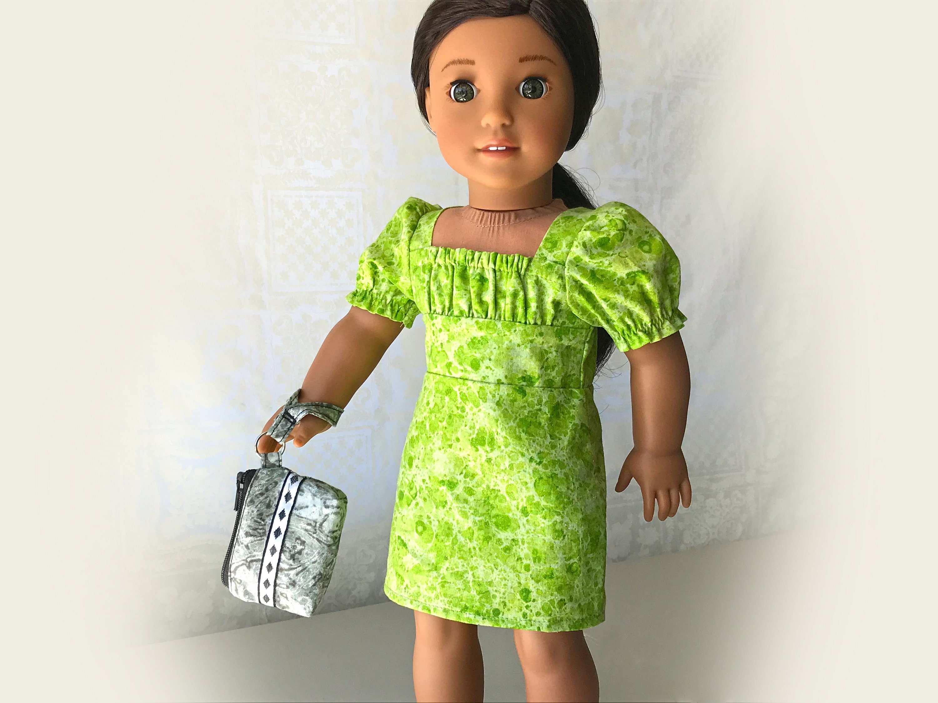 Richly embr Boneka Reich besticktes Kleid grün dress green 24/10” dolls 