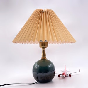 GDMES T037-33-Y, lampe de chevet en tissu, lampe de chevet en céramique, lampe de bureau en céramique, lampe de table décorative, éclairage en céramique, largeur 13&quot; par hauteur 14,5&quot;