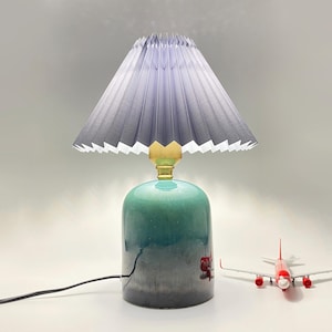GDMES T039-24-G, lampe de table en céramique, abat-jour en tissu, lampe de nuit en céramique, lampe de table de chevet en tissu, lampe de table décorative, lampe de table colorée