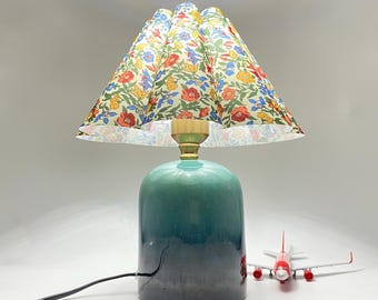 GDMES T040-1, lampe de table florale, base en céramique avec abat-jour en tissu coloré, lampe de chevet pour chambre, salon, lampe de chevet unique