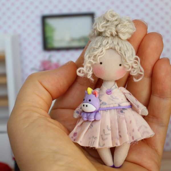 Poupée Chiffon Miniature – Fait Main – France – Cadeau Enfant – Fabrication Artisanale