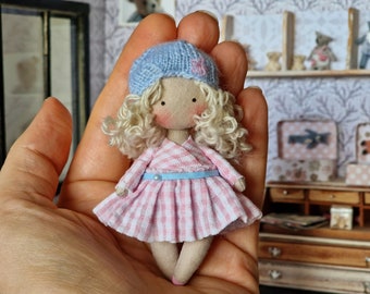 Miniature fabric doll, cloth custom doll, tiny textile personnalized doll gift for st Valentine for her, miniature rag doll