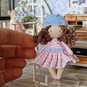 Miniature fabric doll, cloth custom doll, tiny textile personnalized doll gift for st Valentine for her, miniature rag doll Brunette