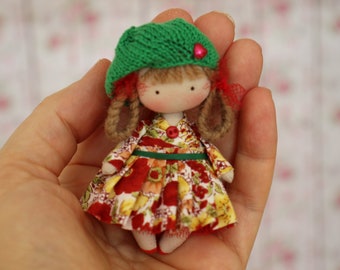 Muñeca de trapo en miniatura ideal para casa de muñecas escala 1/12