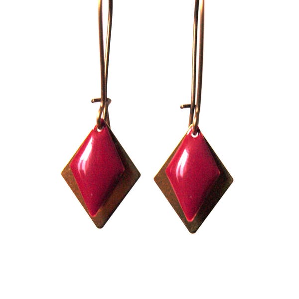 Boucles d'oreilles sequin émaillé graphiques - losange émaillé rouge grenat sur laiton brut - monture bronze - cadeau de noël femme