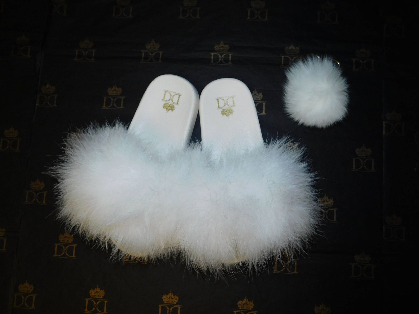fuzzy slides white