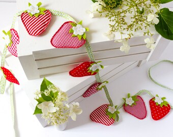 Fabric Strawberry Bunting, Strawberry Garland, Summer Bunting, Fruit Bunting Banner Garland, Garden Party Bunting, Tea Party Fabric Bunting