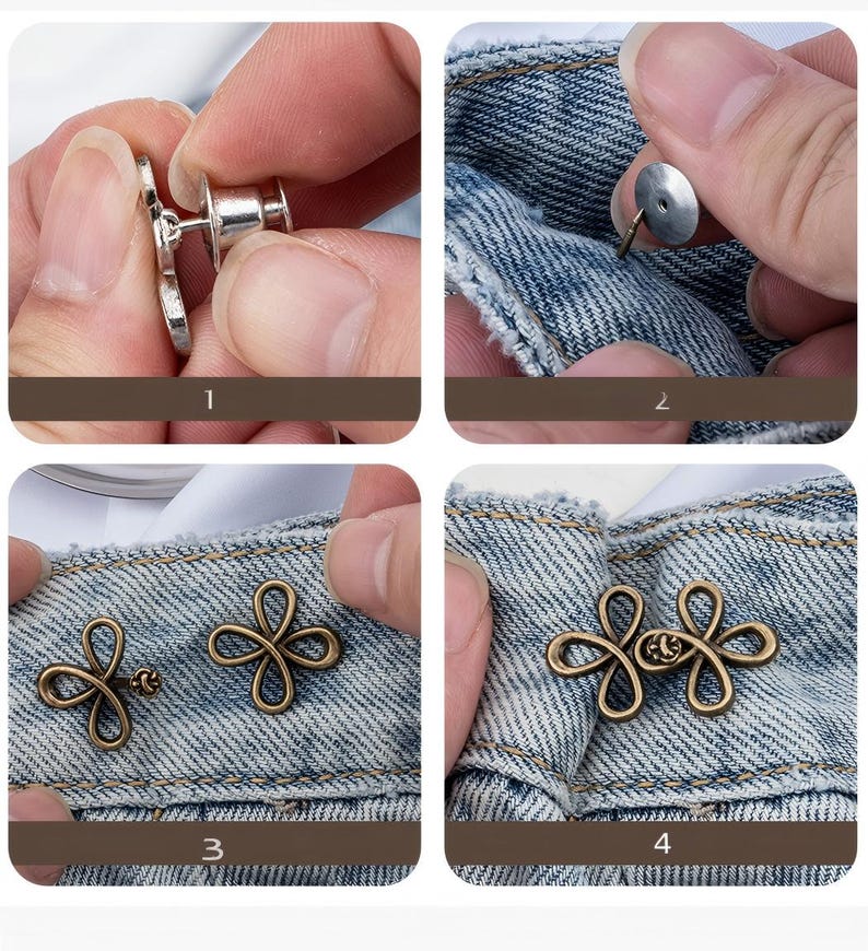 Puede incluir: Cuatro im&aacute;genes que muestran la instalaci&oacute;n de botones de jean. Los botones son de color bronce y tienen un dise&ntilde;o de flor de cuatro p&eacute;talos. El tejido vaquero es azul claro.