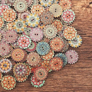 Pack of 100 Vintage Flower Design buttons, wooden buttons, sewing buttons,